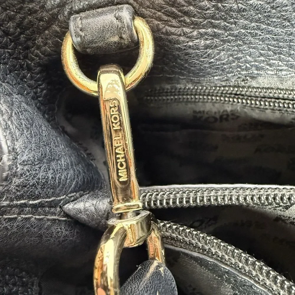 Michael Kors Pebbled Black Leather Bag With Gold Colored Logo Engraved‎ Hardware